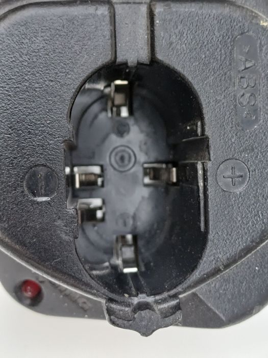 Incarcator baterii Hitachi 7,2v - 18v pentru Nimh si NiCd