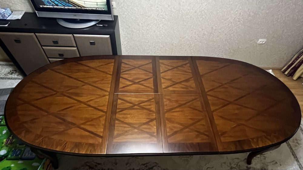 Продаем деревянный стол