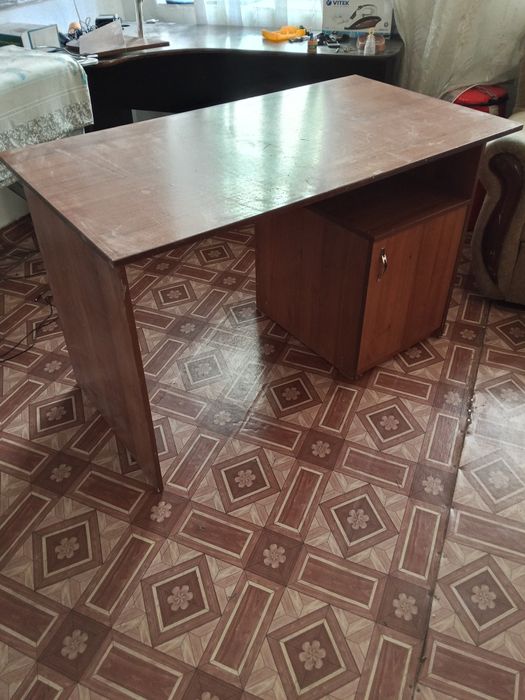 Продам письменный стол б/у