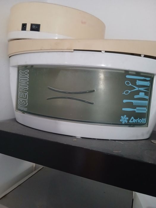 Scafa coafor  montata ,functionala ,baterie noua. Sterilizatoare UV si Quarz.stetilizatorUV