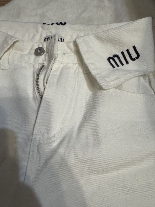 Blugi albi miumiu