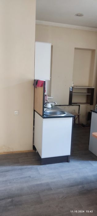 Ховли сотилади 3 хона тайёр уйи ва 4 хона курилаёпти. Курилаётган прое