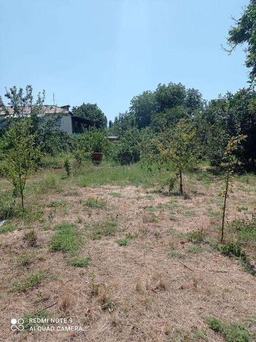 Бустонлик туманида ховли Уй сотилади.5та хона ,Икки этажли коттедж