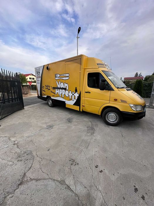 Foodtruck complet echipat pt burgeri, sandvishuri, sarat VAN APPETIT