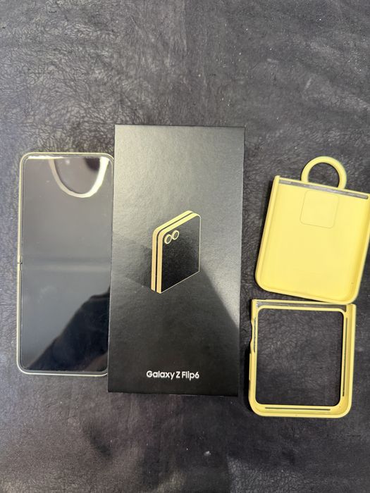Продавам Samsung Z FLIP 6