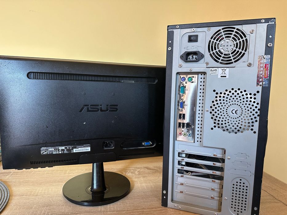 Компютър Asus + Монитор Asus