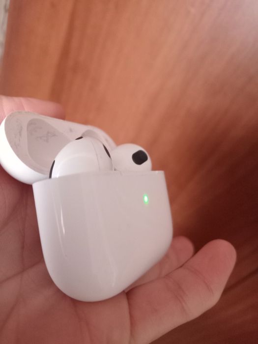 Продаю аirpods 4