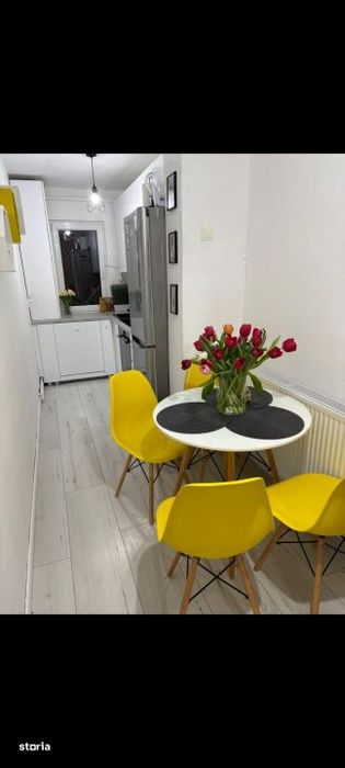 Apartament de 2 camere cu balcon si loc de parcare .
