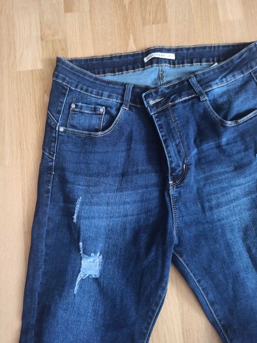 Продавам дамски дънки