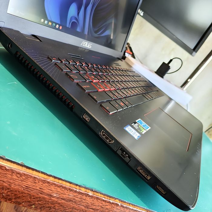 Asus Tuf Gaming с большим экраном