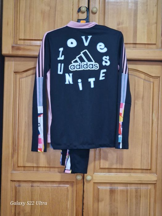 Оригинален спортен екип на Адидас!