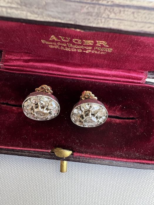 Cercei din aur cu diamante montate in argint