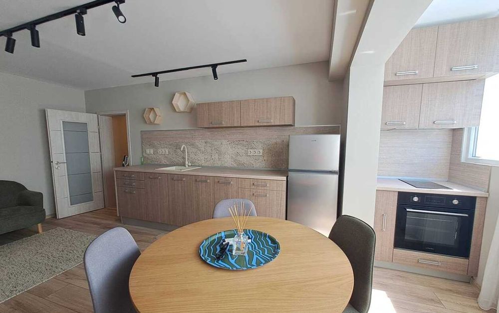 Дава се под наем Двустаен апартамент в Бургас, Лазур - 50 кв.м за 484.5 € - Снимка #1