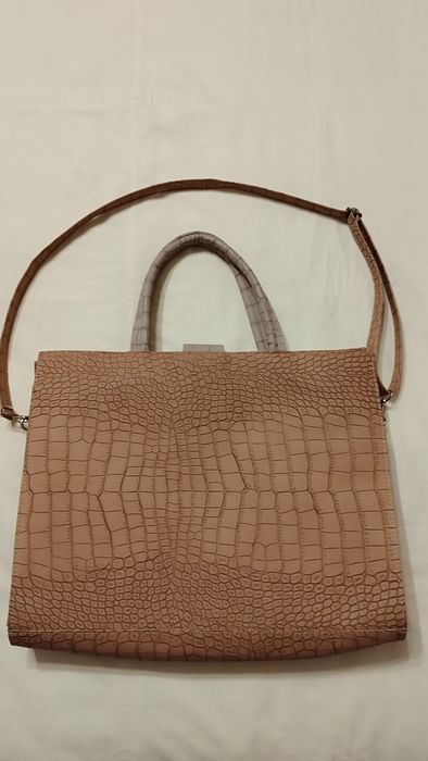 Дамска чанта-подходяща и за документи