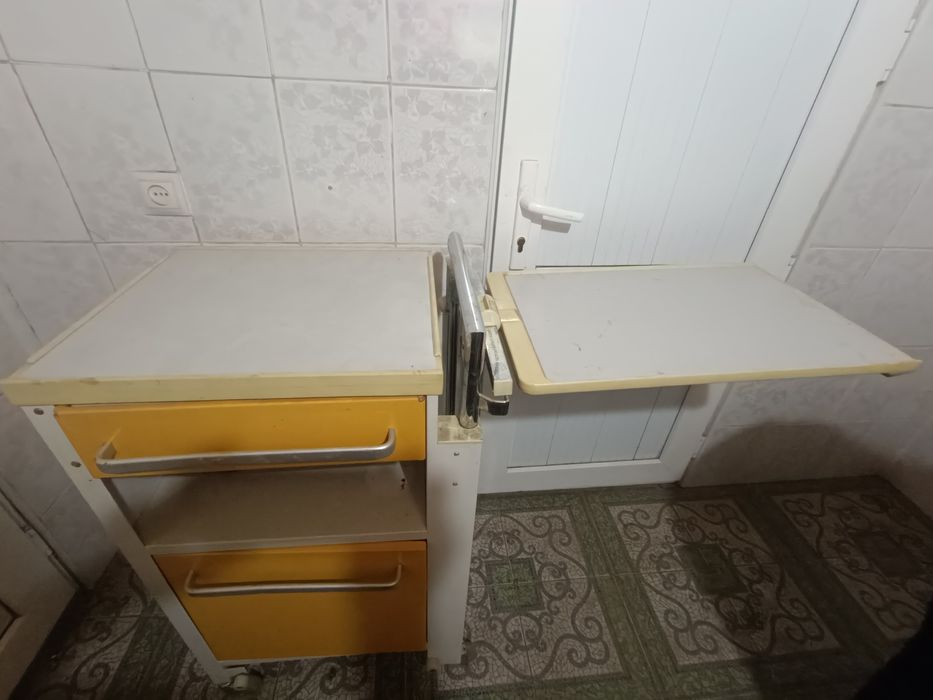 Тумбочка медицинская