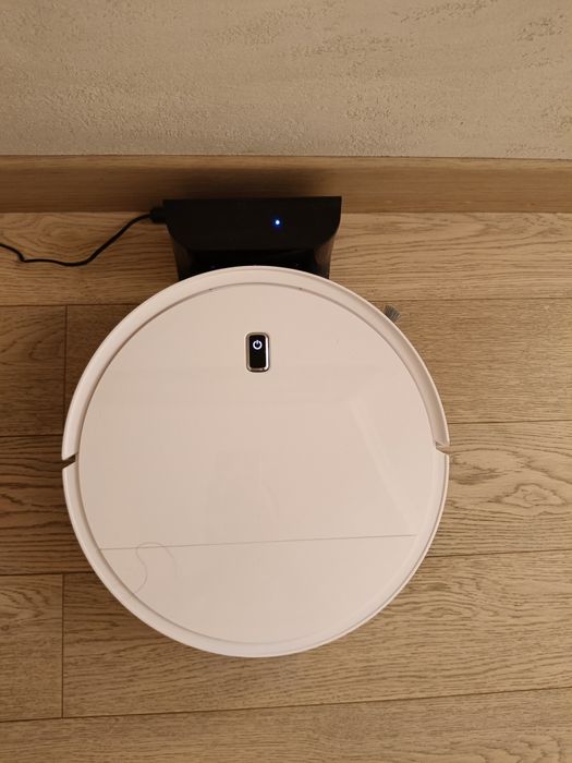 Робот пылесос  в  хорошем состоянии