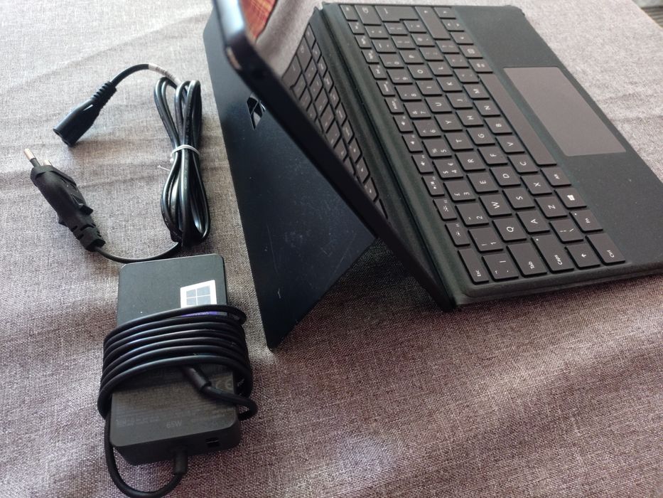 Microsoft Surface Pro 7 , i5-1035G4 CPU-8GB RAM-256SSD, ТЪЧ НЕ РАБОТИ