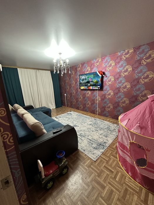 Продам диван вместительный !