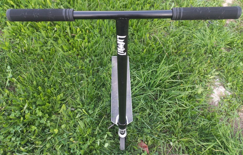 Трюковой самокат limit lmt22