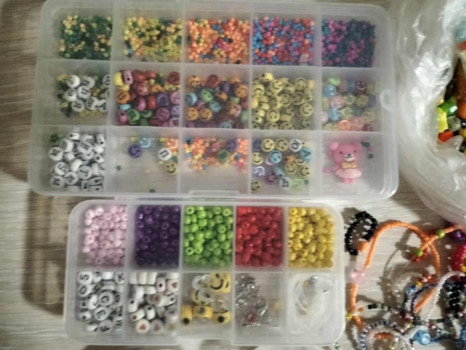 Бисер, бусины      .