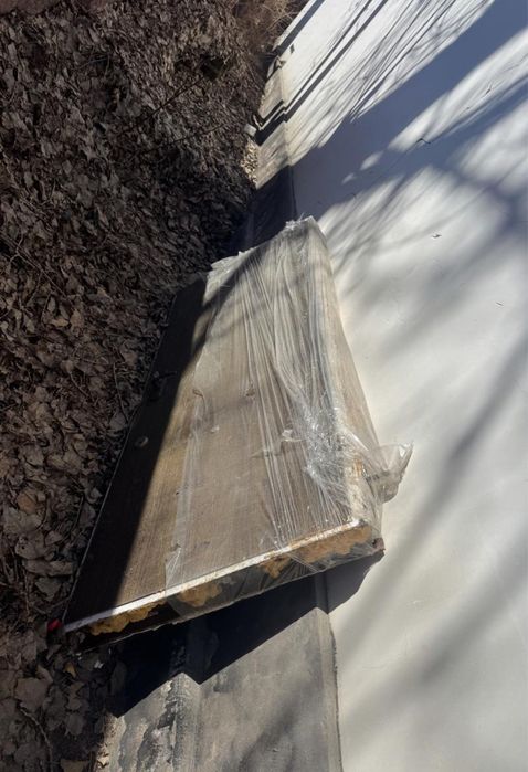 Есік. Темір есік. Железный дверь.