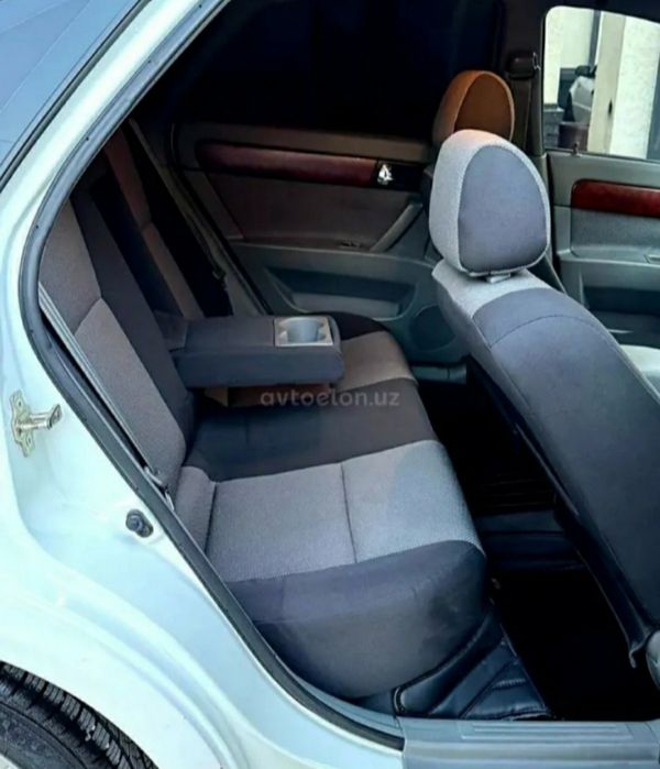 Ласетти 1,6 автомат 2013. Бензин.