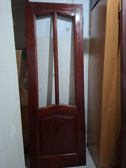 Продам двери деревянные.