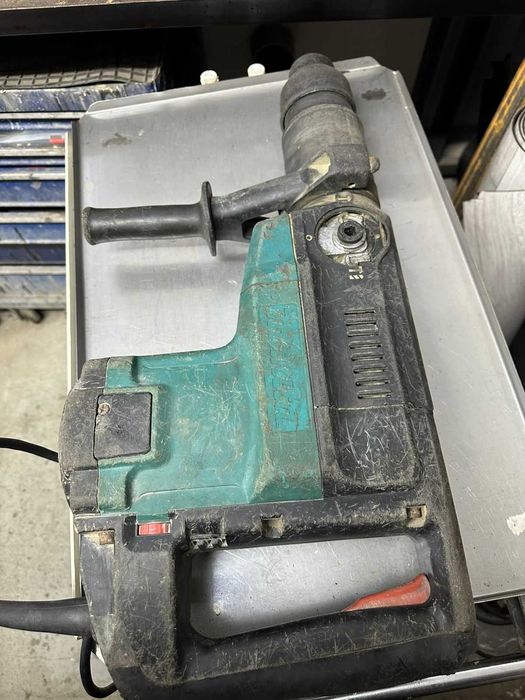 Перфоратор Макита HR5001C