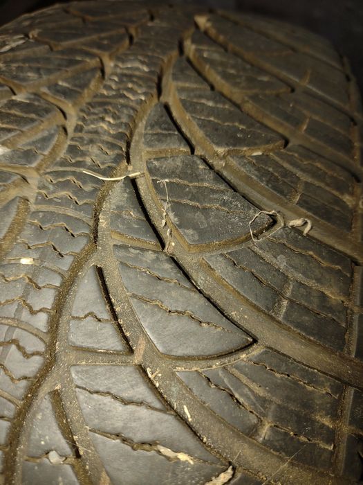 Vînd set roti iarna sde Renault Clio 2005 și set roti Ford focus mk1.