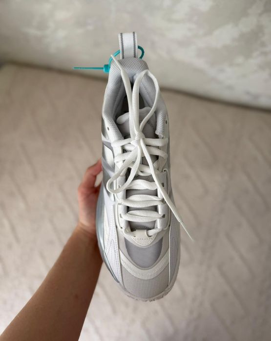 Продам кроссовки