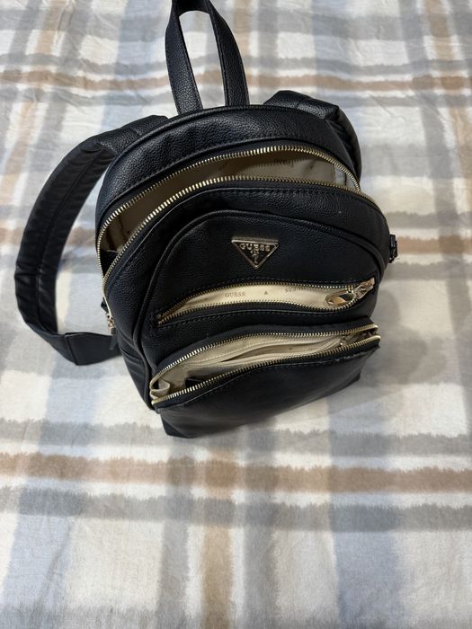 Раница Guess (от кожа )