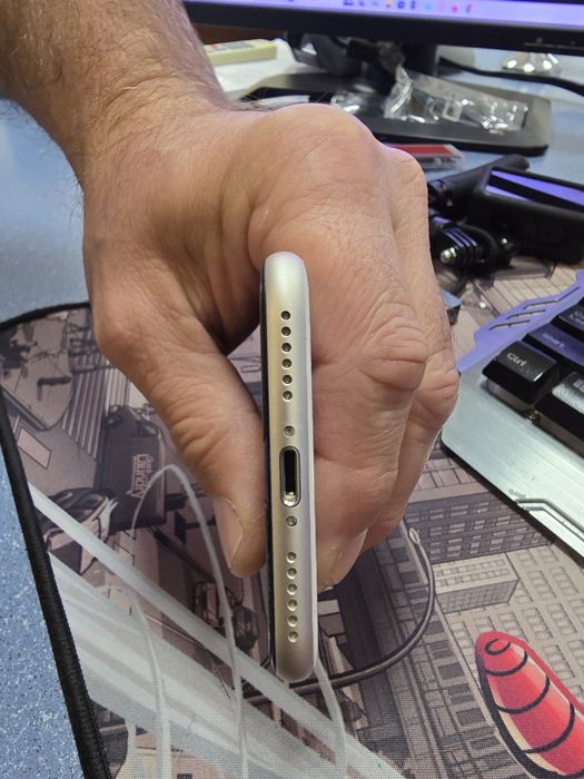 Срочно Прдам Iphone SE 2022г.