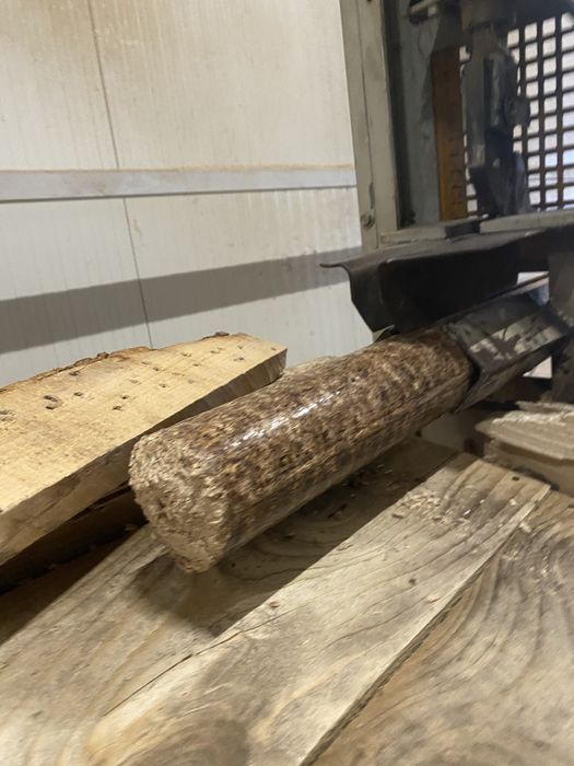 Brichete de foc cilindrice din lemn de fag