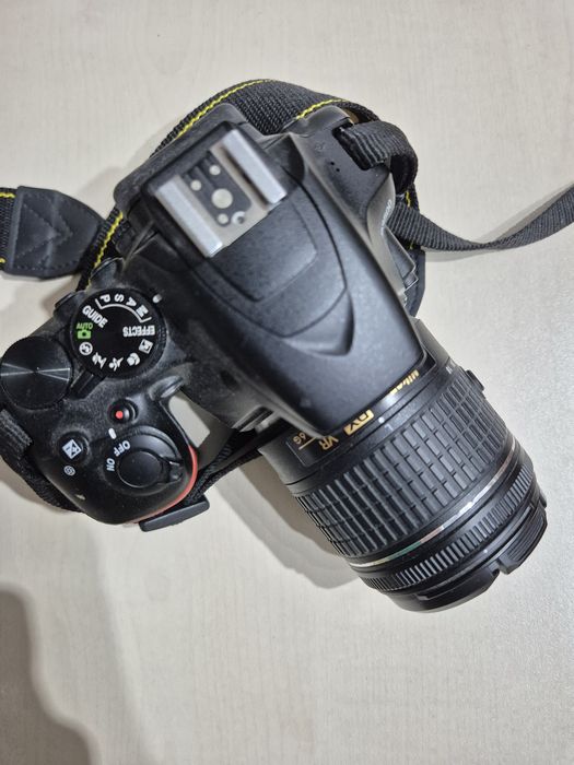 Nikon D3500 + obiectiv kit VR – stare foarte bună, doar ~5000 cadre