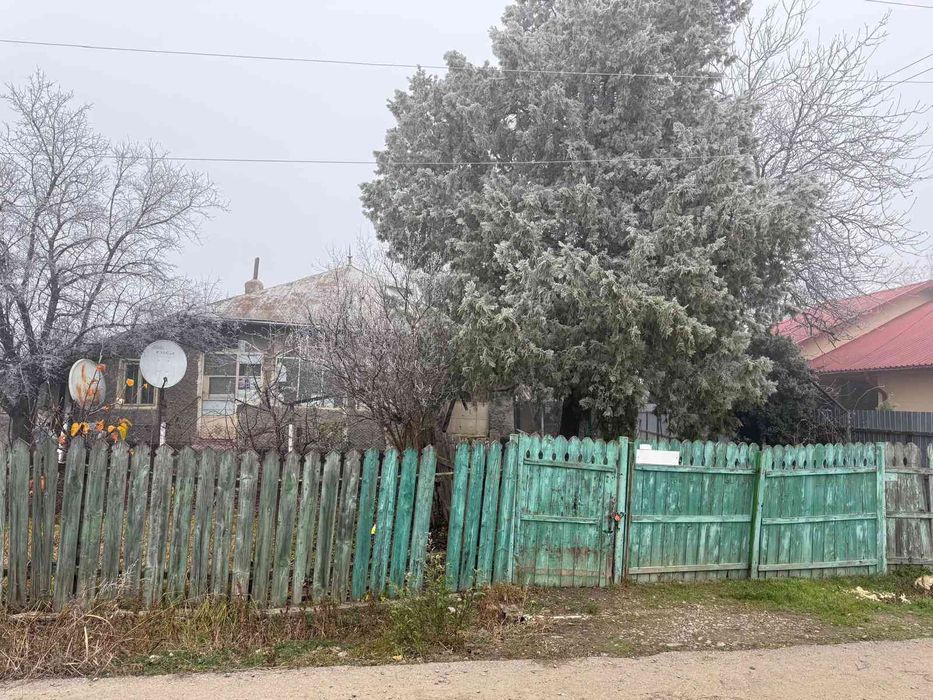 Casa bătrâneasca / teren 1400m