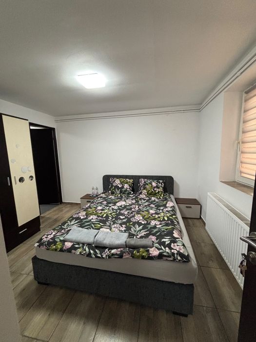 Inchiriez camera cu baie proprie în regim hotelier