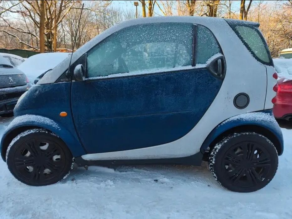 Inchiriez Smart for Two pentru delivery Glovo,Tazz,Bolt