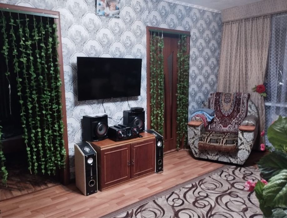 Продам 4ех комнатную квартиру в центре