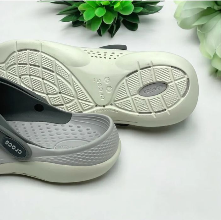 Продам Crocs абсолютно новые