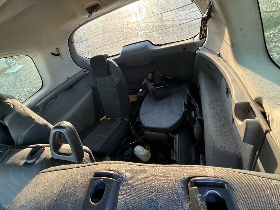 Рено меган Сценик 1.6 бензин на части