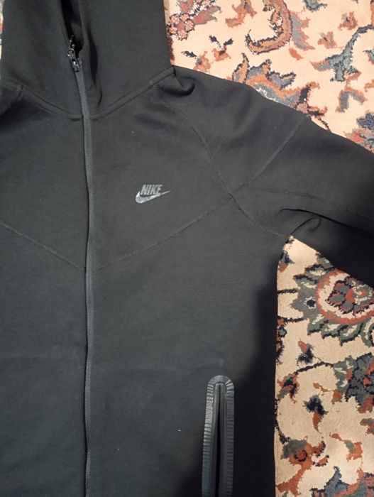 Vând Hanorac Nike Tech Xl fit L