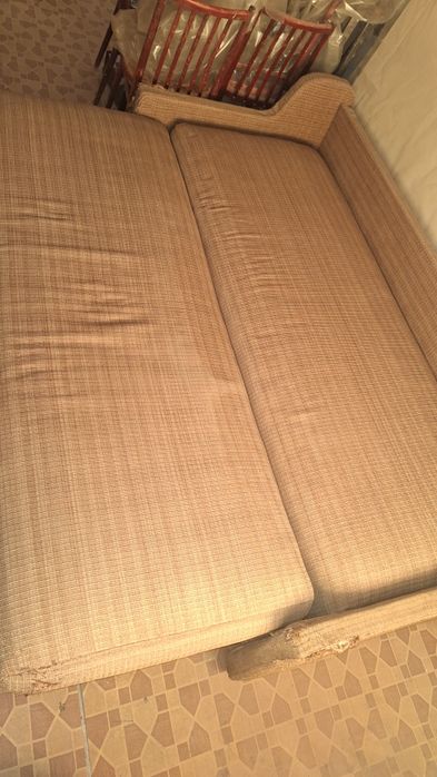 Диван и одно кресло