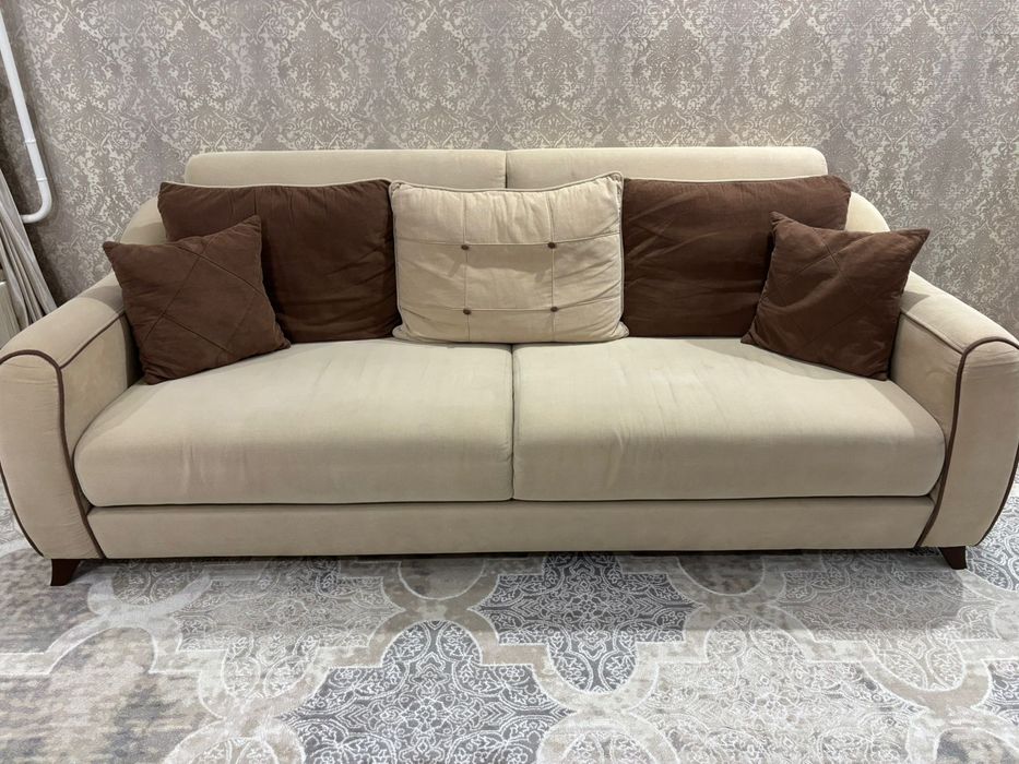 Продаётся диван с подушками