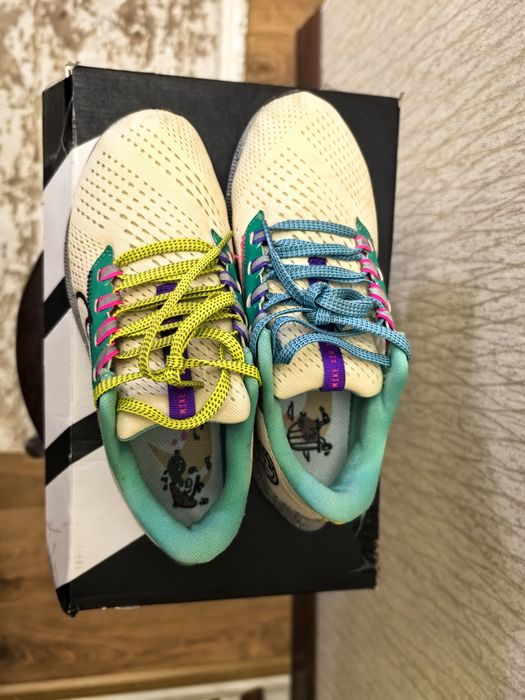 Продам кроссовки на мальчика 37.5р