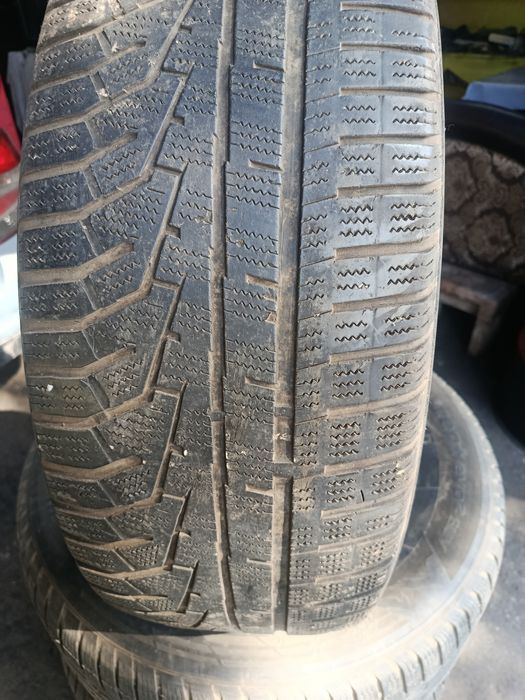 Продам комплект зимних шин R17