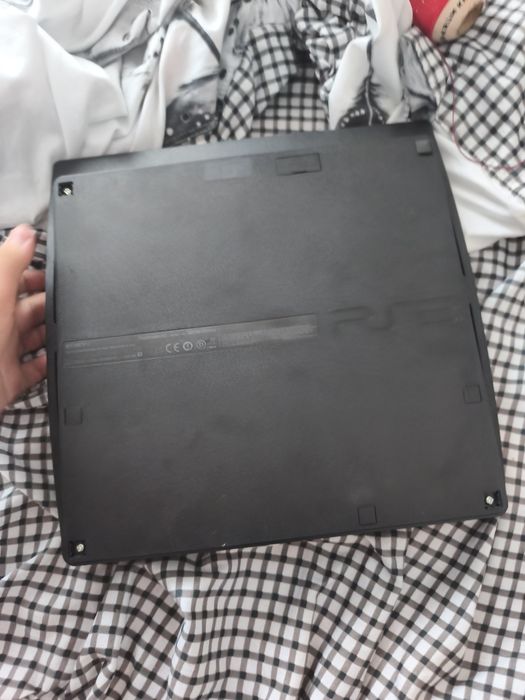 Vând PS 3 slim fara manete 2 jocuri FIFA 2012 și gata 5