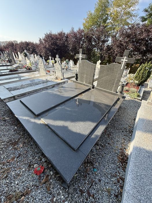 Monumente funerare din granit și marmură – execuție la comandă