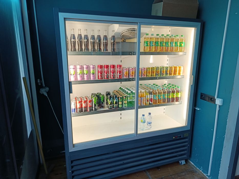 Витрина холодильник