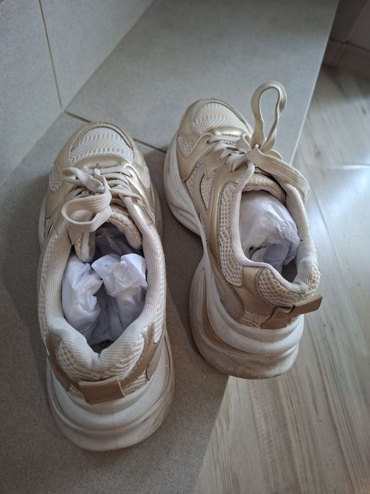 Дамски маратонки златно