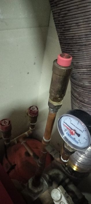 Vând centrală Viadrus 30kw ,puffer 1000 l, ,două vase expansunei,două ponderi o sursa